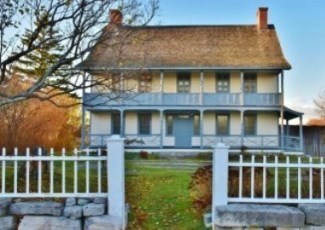 Front of Fairfield historic house 