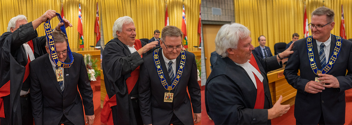 Mayor Jim Hegadorn Receiving the Mayoral Chain