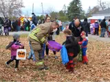 Firefighter handing out candy to kids
